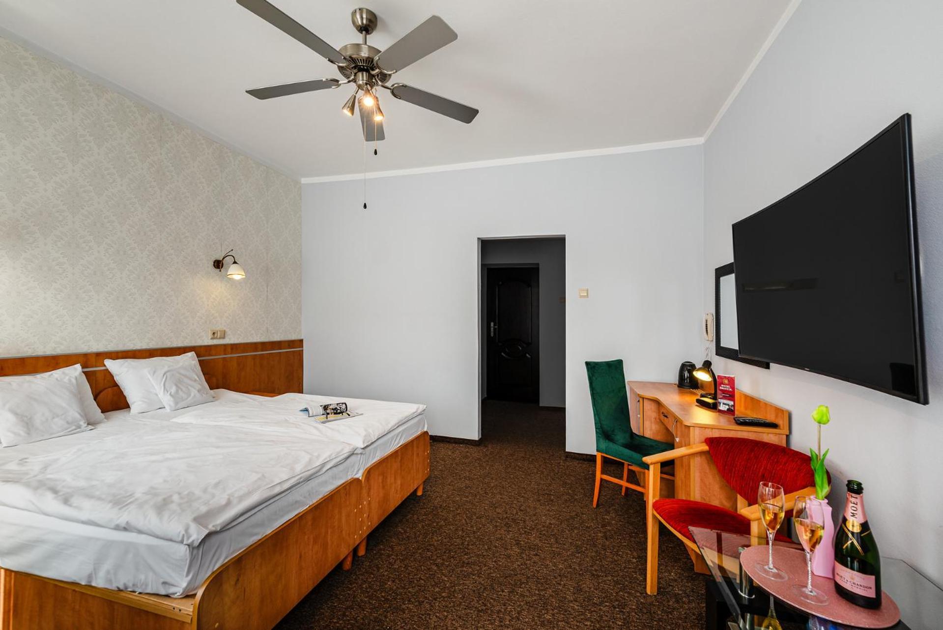 קילצה Hotel Bristol מראה חיצוני תמונה