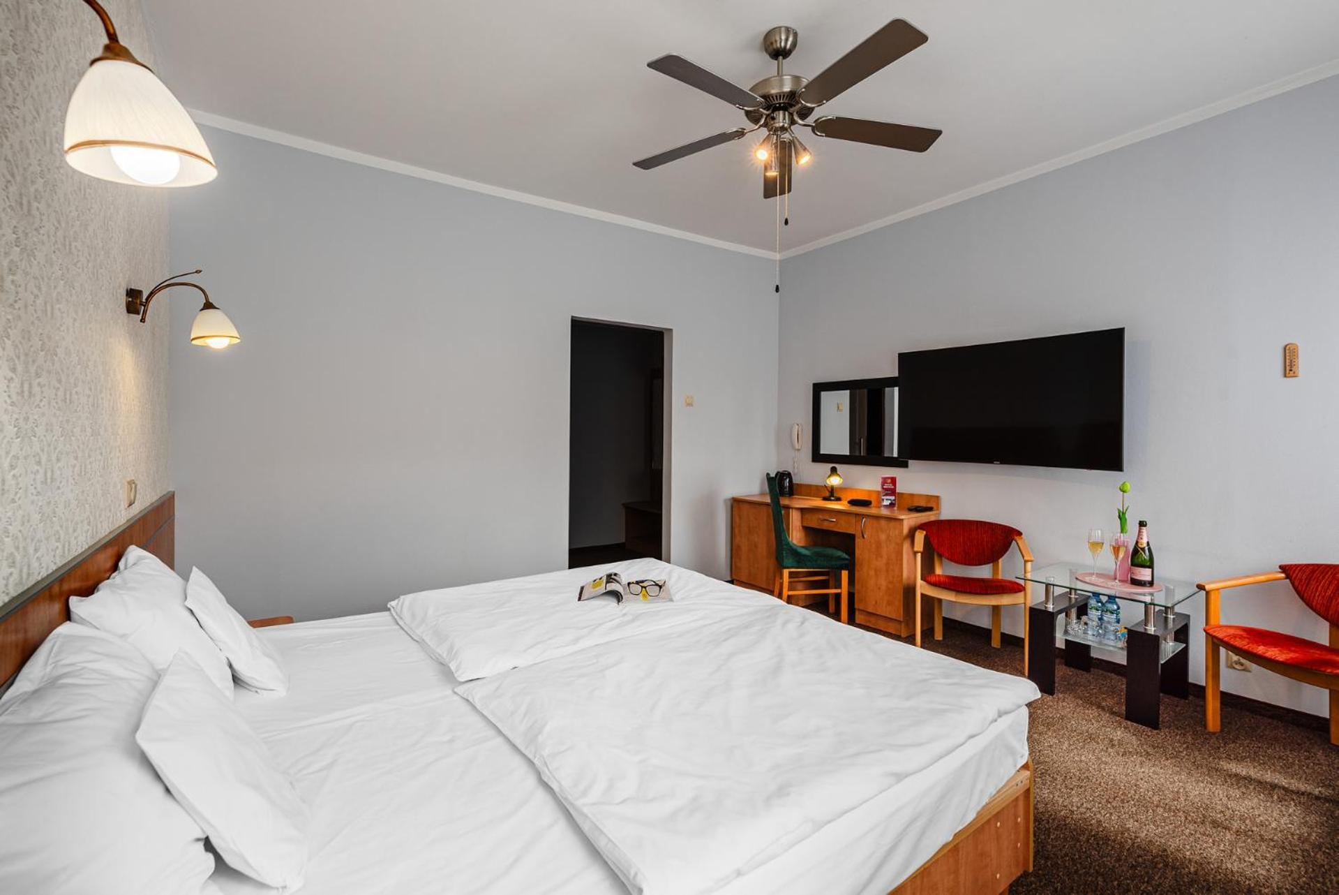 קילצה Hotel Bristol מראה חיצוני תמונה